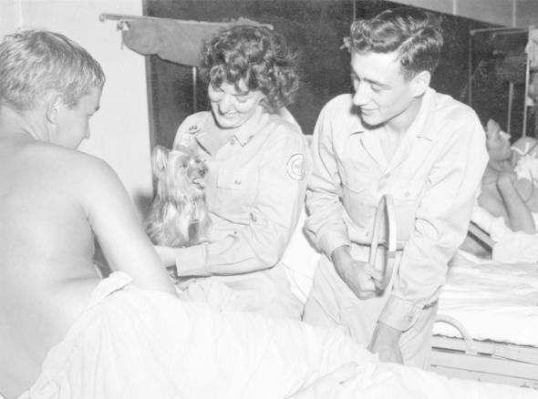 Những người lính bốn chân: Smoky, bác sĩ trị liệu tâm lý của Thế Chiến thứ Hai - Ảnh 3.