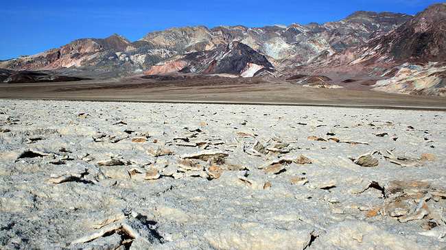 Một hồ nước khổng lồ bất ngờ xuất hiện ở Thung Lũng Chết - Ảnh 1.