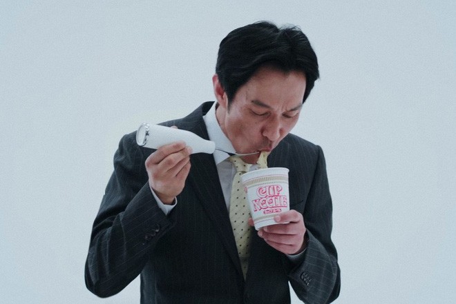 Tai nghe hình hộp mỳ ăn liền dành riêng cho dân chơi gây sốt ở Nhật - Ảnh 1.