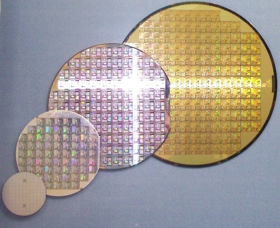 Tại sao các nhà sản xuất chip không tăng kích thước chip để tăng số lượng transistor mà phải tìm mọi cách để thu hẹp chip? - Ảnh 2.