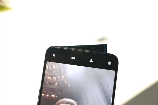 Cận cảnh Oppo Reno và Oppo Reno 10X Zoom Edition: camera trước vây cá mập độc đáo, thiết kế sang trọng - Ảnh 4.