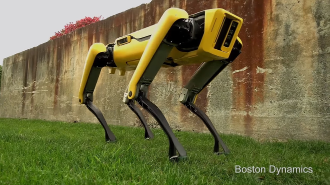 Boston Dynamics cho 10 chó robot SpotMini kéo xe tải để khoe sức mạnh - Ảnh 1.