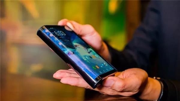 Royole FlexPai – smartphone màn hình gập đầu tiên trên thế giới chính thức lên kệ và đã cháy hàng - Ảnh 1.