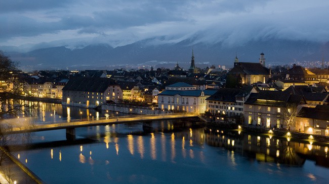 Thị trấn Thụy Sĩ đẹp như tranh vẽ bị ám ảnh với con số 11, đến đồng hồ công cộng cũng thiếu giờ thứ 12 - Ảnh 7.