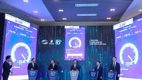 Viettel sử dụng smartphone OPPO Reno thử nghiệm kết nối mạng 5G đầu tiên tại Việt Nam, tốc độ tải dữ liệu đạt 654 Mb/s - Ảnh 1.