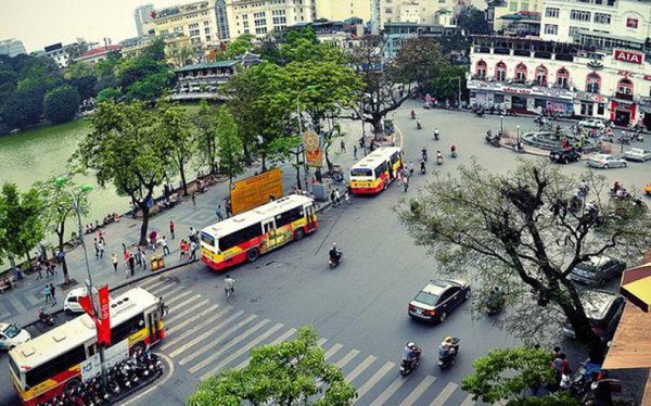 Xe buýt điện đang làm làm suy giảm nhu cầu xăng dầu tại Trung Quốc, điều tương tự cũng có thể xảy ra ở Việt Nam khi VinBus ra mắt - Ảnh 2.