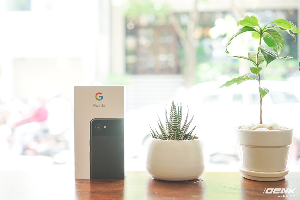 Tr&ecirc;n tay Google Pixel 3a tại Việt Nam: kh&ocirc;ng đẹp, 1 camera nhưng ho&agrave;n to&agrave;n c&oacute; thể khiến nhiều &ocirc;ng lớn ngh&igrave;n đ&ocirc; t&acirc;m phục, khẩu phục - Ảnh 1.