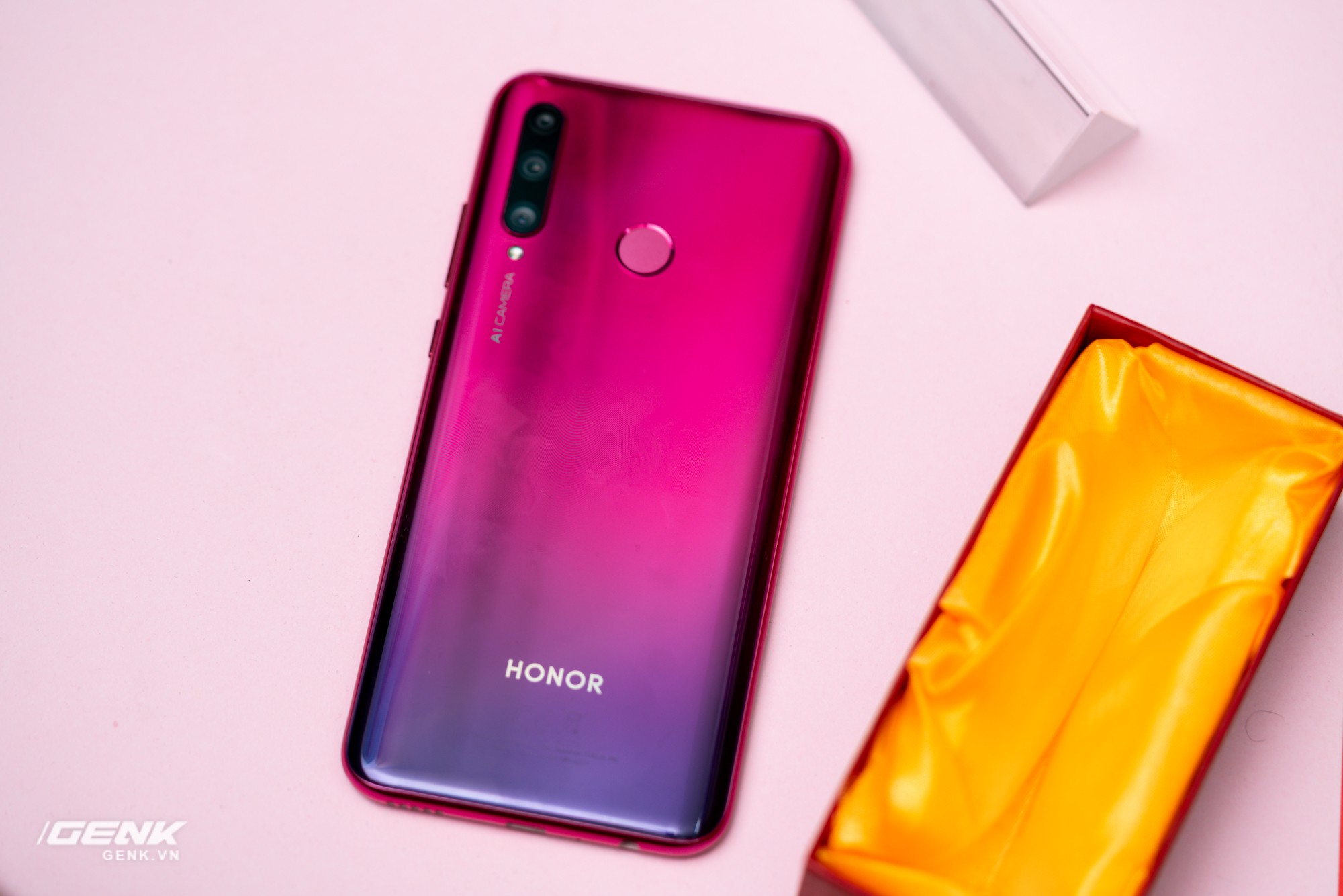 Đánh giá Honor 20 Lite - Chữ 'Lite' được nhấn hơi mạnh