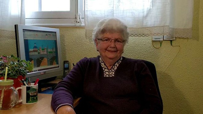 Cụ bà 88 tuổi trở thành ngôi sao internet vì khả năng vẽ tranh tuyệt đẹp bằng MS Paint - Ảnh 1.