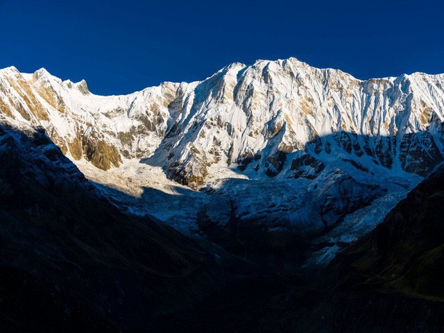 10 sự thực nhiều người chưa biết về hành trình chinh phục Everest: Siêu tốn kém, chuẩn bị không kỹ thì chỉ bỏ mạng - Ảnh 2.