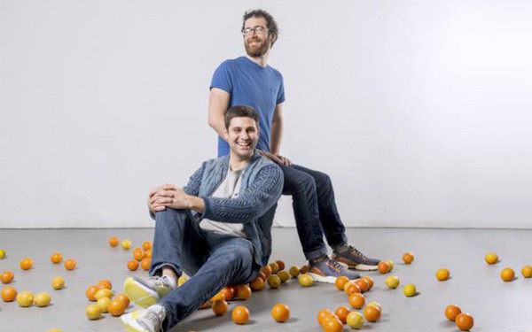 Không muốn lãng phí thực phẩm, 2 chàng trai lập startup giải cứu 18 tấn rau quả xấu xí, giảm giá 1/3 thu hút 200.000 người đăng ký và 47 triệu USD tiền đầu tư - Ảnh 1.