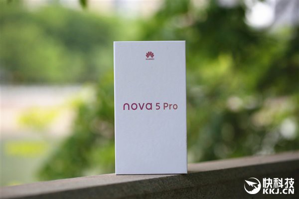 Cận cảnh Huawei Nova 5 Pro vừa ra mắt: Mặt lưng gradient 3D ấn tượng, cảm biến vân tay trong màn hình - Ảnh 4.