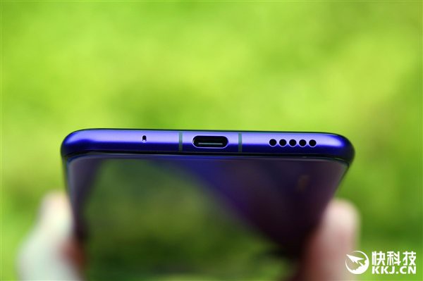 Cận cảnh Huawei Nova 5 Pro vừa ra mắt: Mặt lưng gradient 3D ấn tượng, cảm biến vân tay trong màn hình - Ảnh 9.