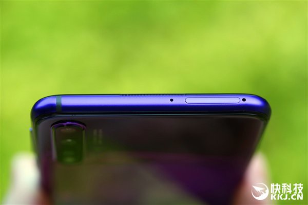 Cận cảnh Huawei Nova 5 Pro vừa ra mắt: Mặt lưng gradient 3D ấn tượng, cảm biến vân tay trong màn hình - Ảnh 10.