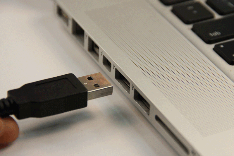 Cha đẻ cổng kết nối USB cảm thấy hối hận vì thiết kế khiến người dùng phải đút 3 lần mới vào - Ảnh 1.