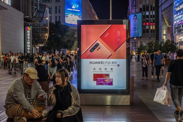 Các công ty công nghệ Mỹ lách luật, vẫn bán hàng triệu USD linh kiện cho Huawei bất chấp lệnh cấm - Ảnh 1.