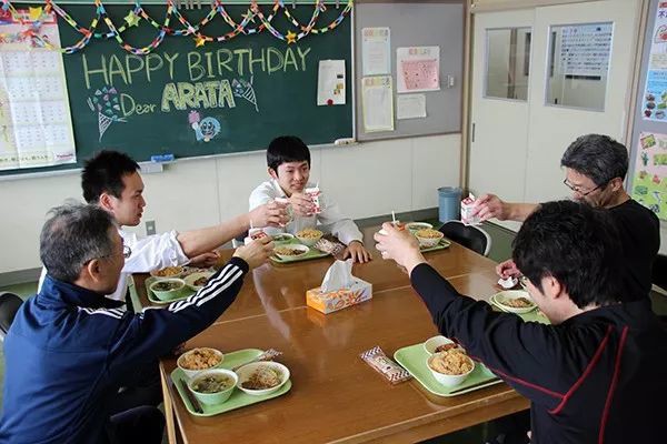 Trường học cô đơn nhất Nhật Bản: Mở cửa chỉ để đón 1 nam sinh, ngày anh chàng tốt nghiệp trường cũng đóng cửa luôn - Ảnh 6.