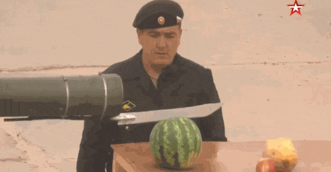 Xe tăng Nga biến thành máy gọt hoa quả khổng lồ, cắt chuyên nghiệp không kém đầu bếp nhà hàng - Ảnh 2.