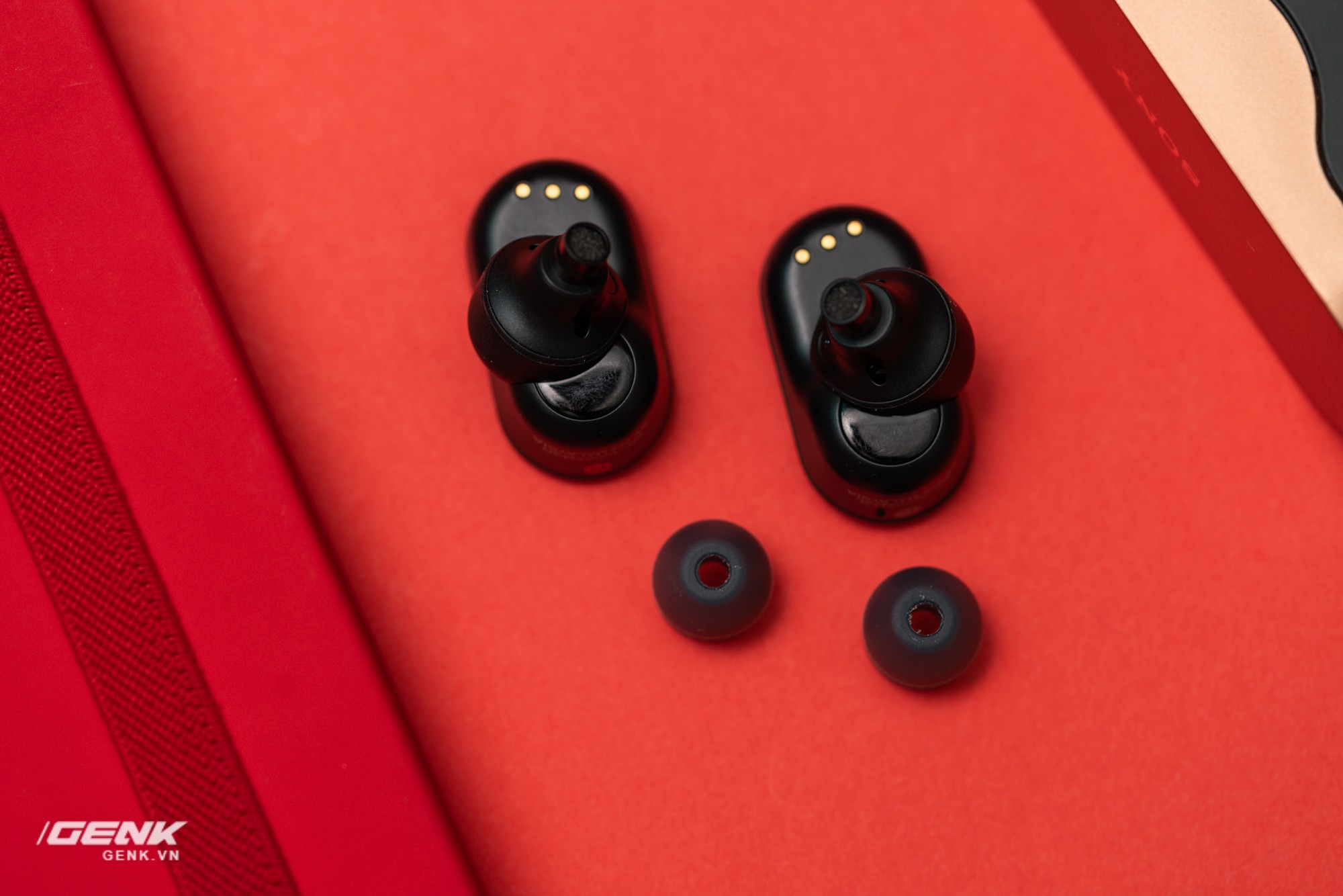 Đ&aacute;nh gi&aacute; chi tiết tai nghe true-wireless WF-1000xm3: Muộn c&ograve;n hơn l&agrave; kh&ocirc;ng bao giờ - Ảnh 11.