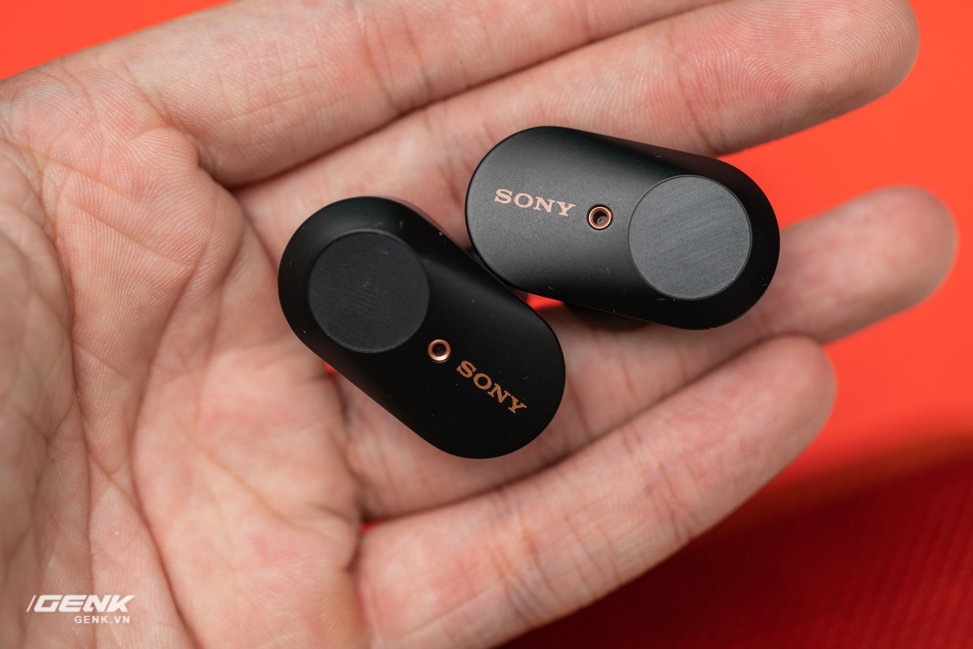 Đ&aacute;nh gi&aacute; chi tiết tai nghe true-wireless WF-1000xm3: Muộn c&ograve;n hơn l&agrave; kh&ocirc;ng bao giờ - Ảnh 19.