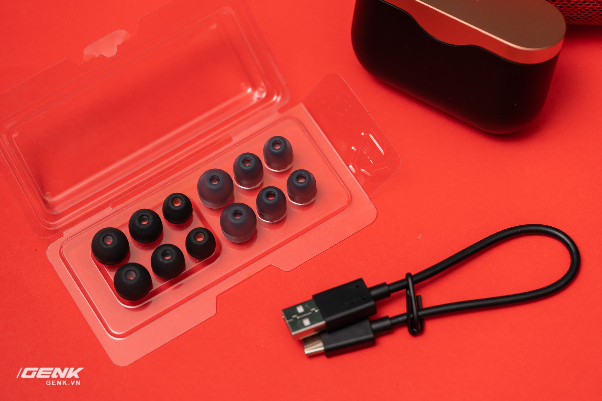 Đ&aacute;nh gi&aacute; chi tiết tai nghe true-wireless WF-1000xm3: Muộn c&ograve;n hơn l&agrave; kh&ocirc;ng bao giờ - Ảnh 6.