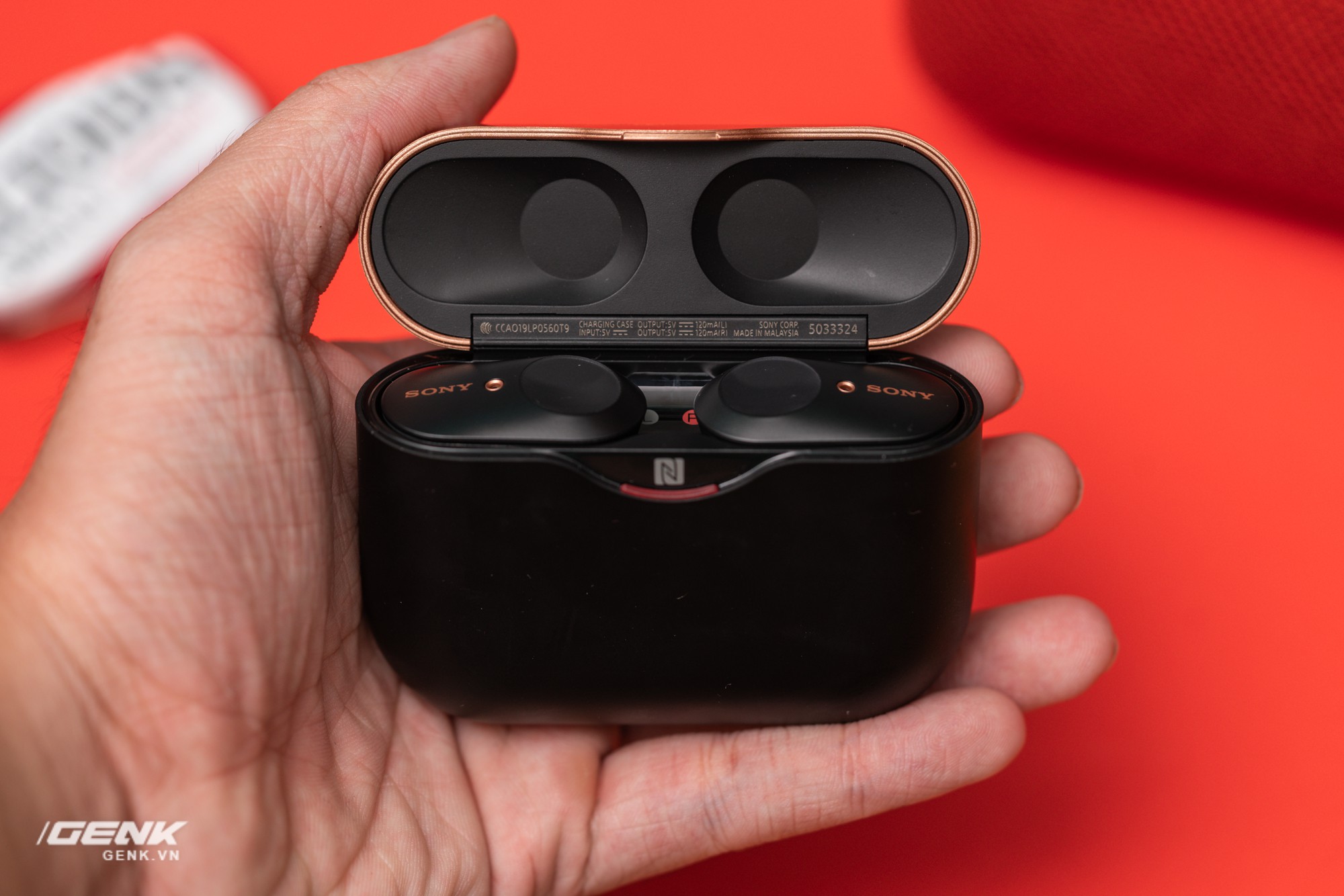 Đ&aacute;nh gi&aacute; chi tiết tai nghe true-wireless WF-1000xm3: Muộn c&ograve;n hơn l&agrave; kh&ocirc;ng bao giờ - Ảnh 8.