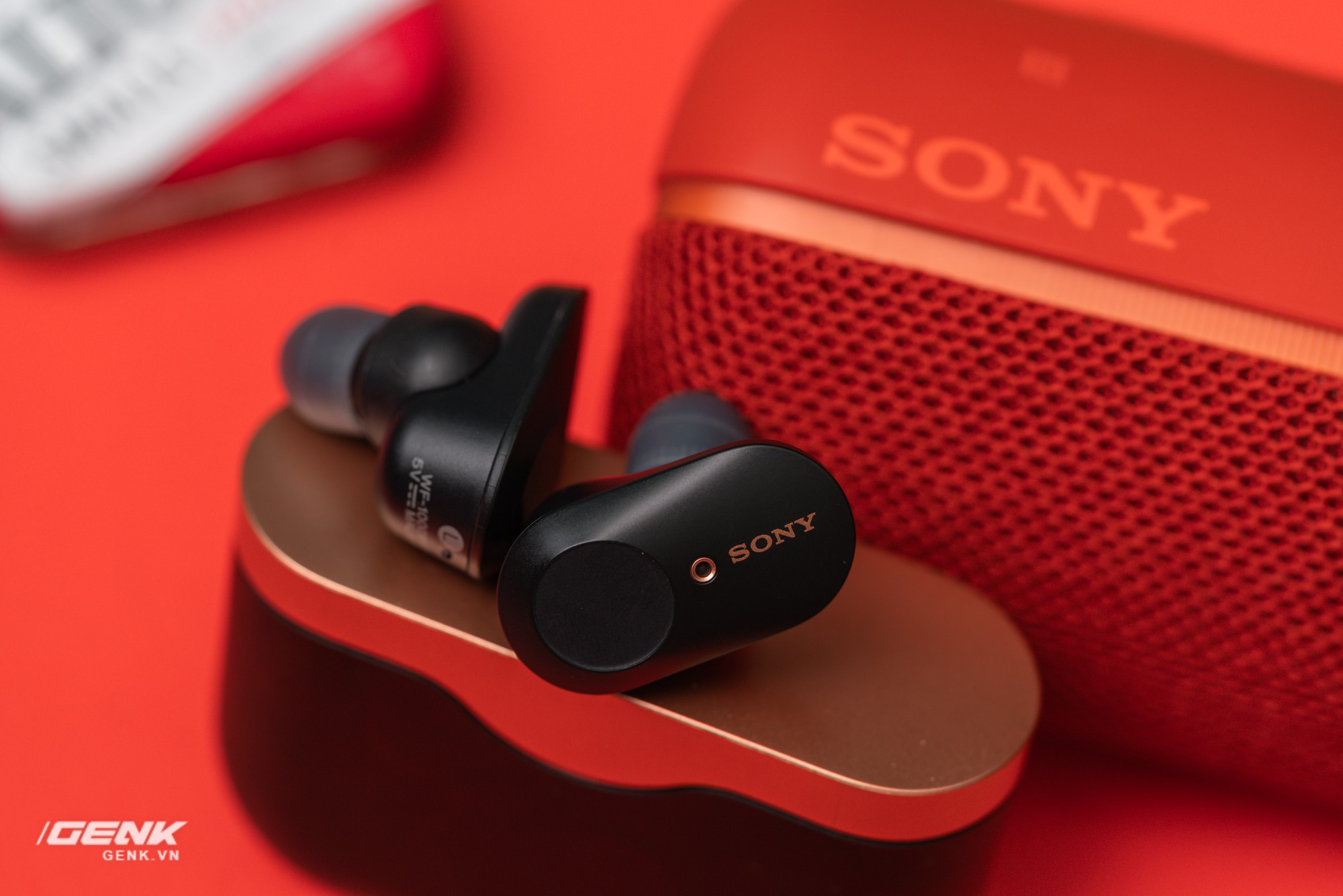 Đ&aacute;nh gi&aacute; chi tiết tai nghe true-wireless WF-1000xm3: Muộn c&ograve;n hơn l&agrave; kh&ocirc;ng bao giờ - Ảnh 10.