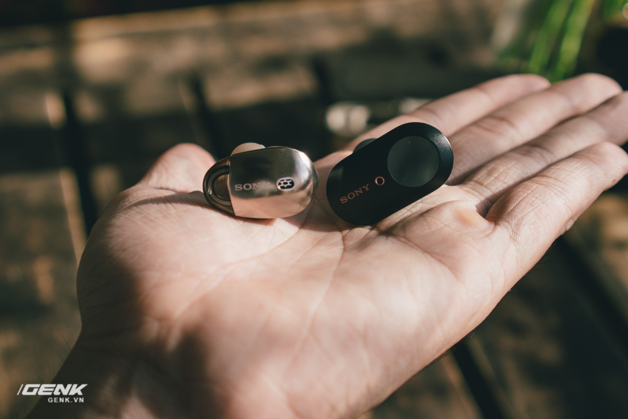 Đ&aacute;nh gi&aacute; chi tiết tai nghe true-wireless WF-1000xm3: Muộn c&ograve;n hơn l&agrave; kh&ocirc;ng bao giờ - Ảnh 12.