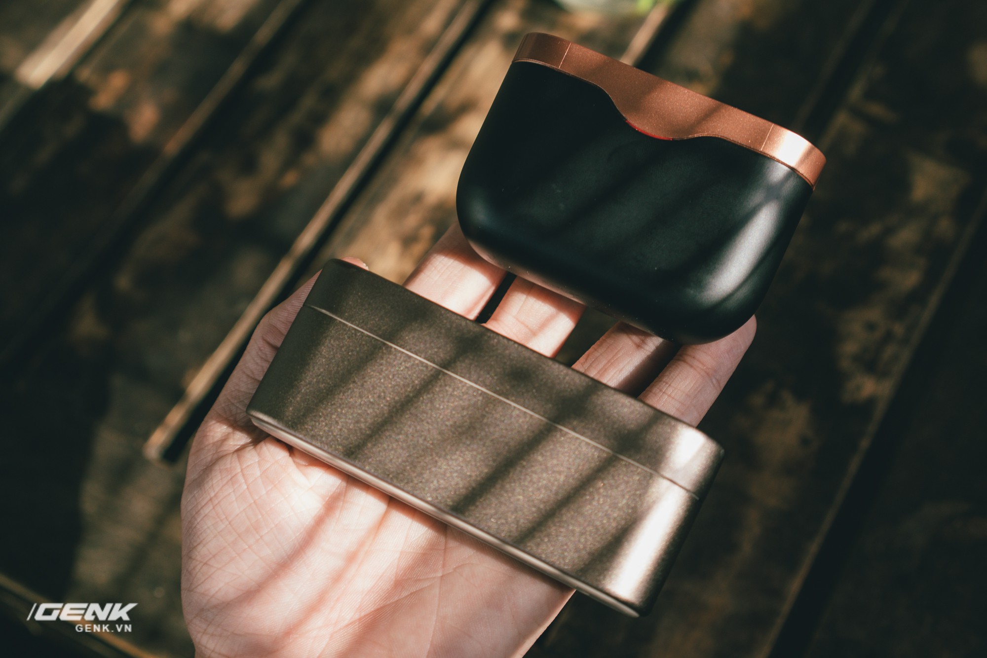 Đ&aacute;nh gi&aacute; chi tiết tai nghe true-wireless WF-1000xm3: Muộn c&ograve;n hơn l&agrave; kh&ocirc;ng bao giờ - Ảnh 7.