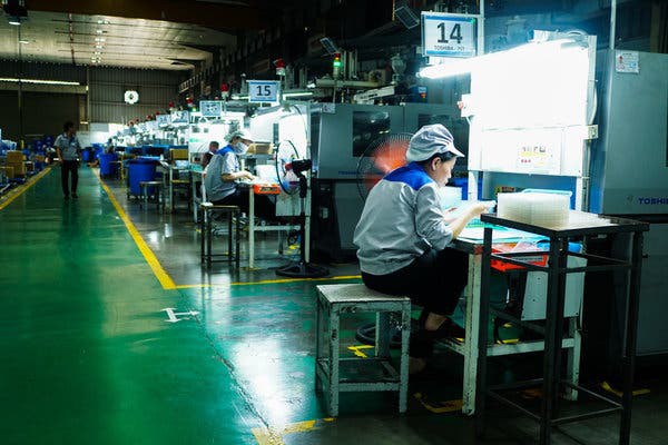 New York Times: Cảm ơn Trade War! Chiếc iPhone tiếp theo của bạn rất có thể sẽ là made in Vietnam - Ảnh 2.