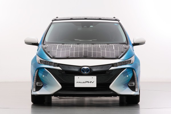 Toyota thử nghiệm hệ thống pin năng lượng mặt trời cải tiến, sạc xe điện trong khi đang chạy, hiệu suất cao hơn nhiều hiện tại - Ảnh 1.