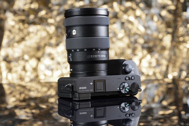 Sony ra mắt bộ đôi máy ảnh không gương lật A6100 và A6600 cùng 2 ống kính mới - Ảnh 2.