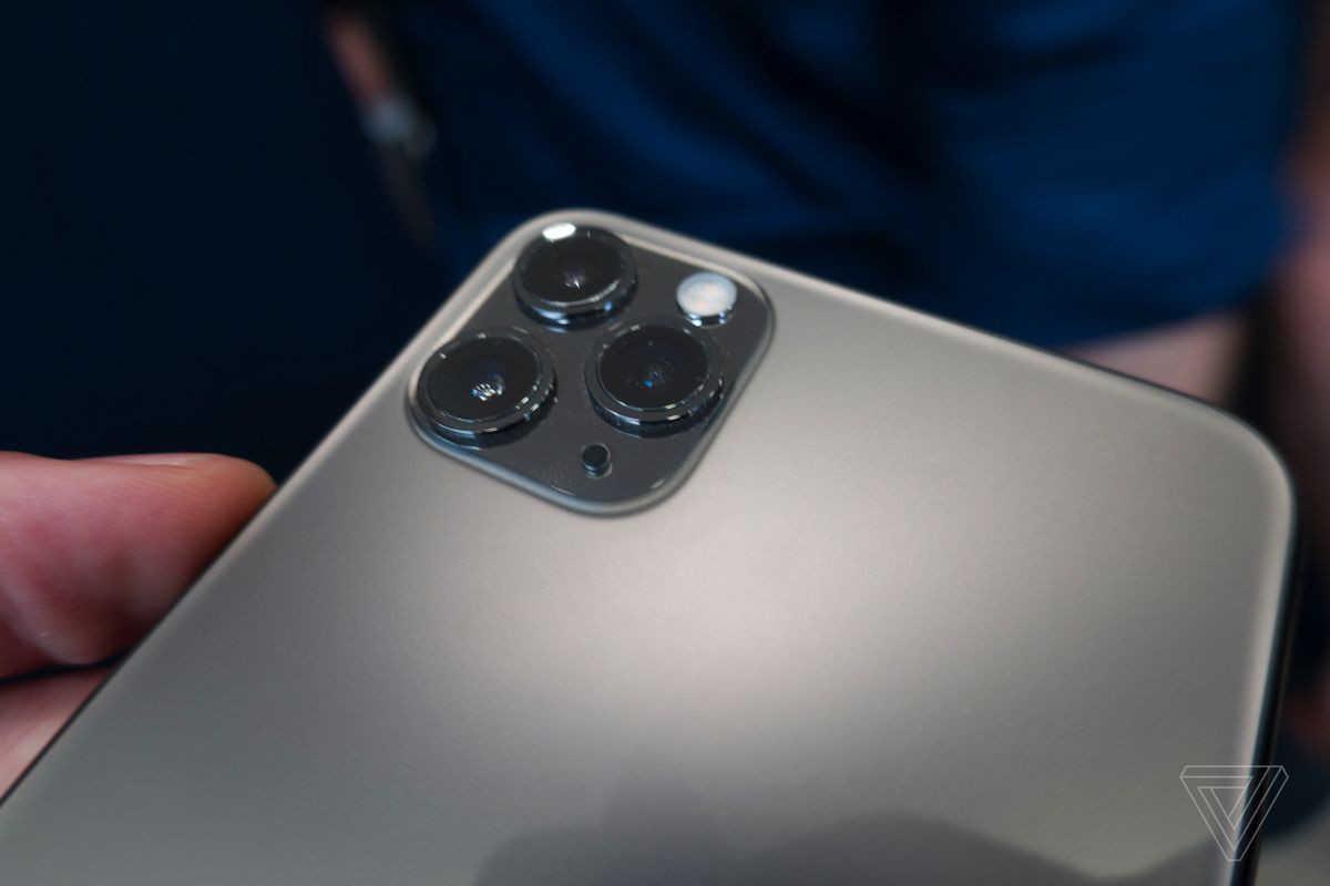 Cận cảnh iPhone 11 Pro v&agrave; 11 Pro Max: Mặt lưng k&iacute;nh mờ, cụm camera h&agrave;i hước, kh&ocirc;ng thực sự c&oacute; nhiều cải tiến - Ảnh 6.