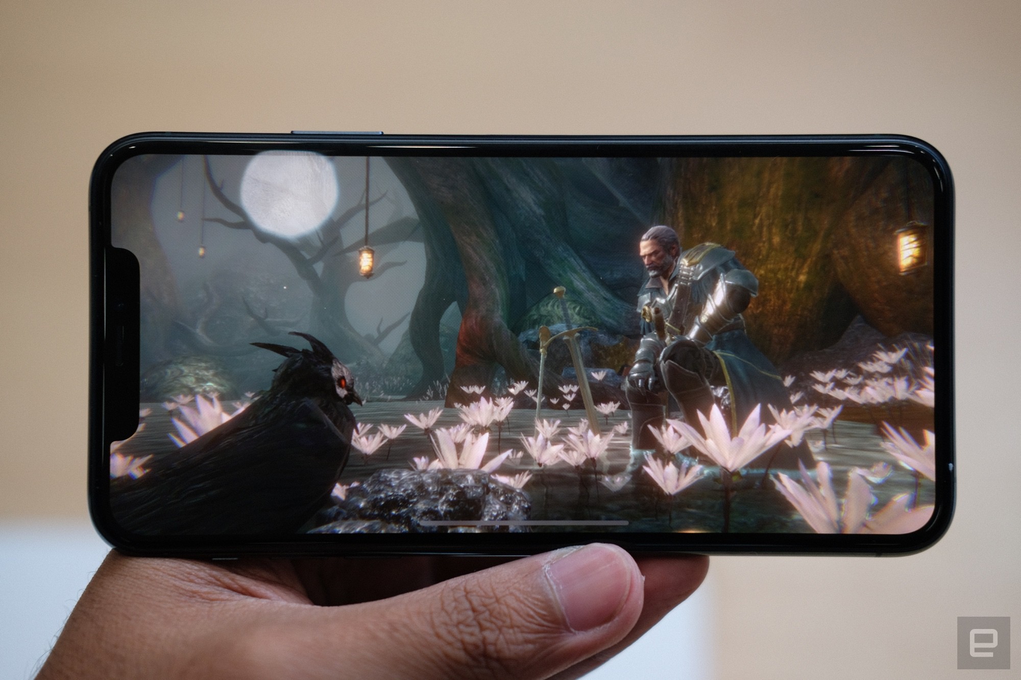 Cận cảnh iPhone 11 Pro v&agrave; 11 Pro Max: Mặt lưng k&iacute;nh mờ, cụm camera h&agrave;i hước, kh&ocirc;ng thực sự c&oacute; nhiều cải tiến - Ảnh 9.