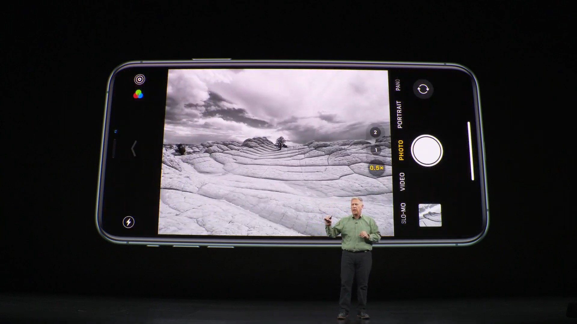 Apple ra mắt iPhone 11 Pro v&agrave; iPhone 11 Pro Max: Thiết kế pro, m&agrave;n h&igrave;nh pro, hiệu năng pro, pin pro, camera pro v&agrave; mức gi&aacute; cũng pro - Ảnh 19.