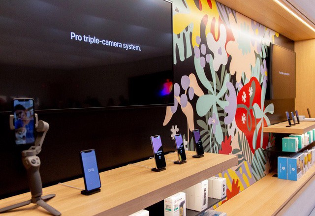 Bên trong Apple Store Fifth Avenue huyền thoại ngày mở cửa trở lại - Ảnh 3.