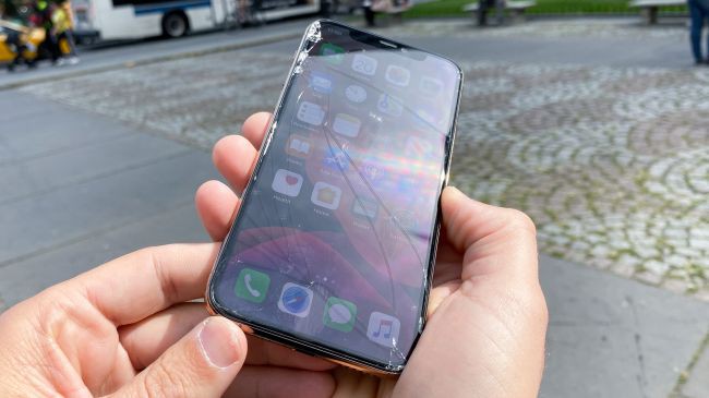 Trang bị kính bảo vệ bền nhất thế giới, iPhone 11 Pro vẫn vỡ tan nát khi thả rơi từ độ cao 1m - Ảnh 3.