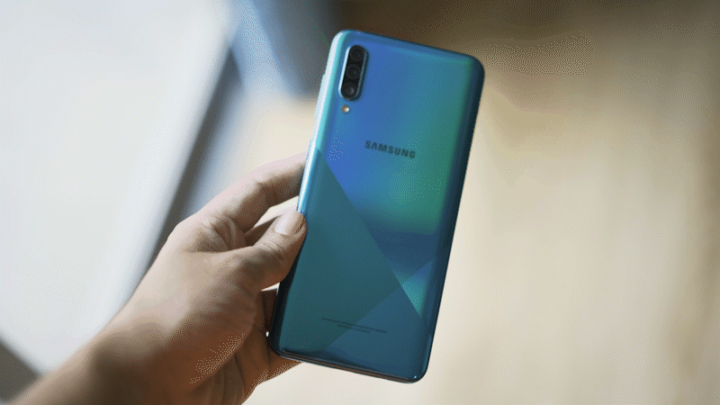 Đánh giá Samsung Galaxy A30s: Thiết kế long lanh, cấu hình mỏng manh, có nên múc nhanh? - Ảnh 2.