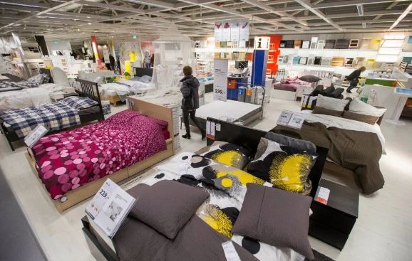 IKEA phát hoảng khi 3000 cô cậu teen đòi chơi trốn tìm trong cửa hàng của hãng, phải nhờ đến cả cảnh sát mới dẹp loạn thành công - Ảnh 2.