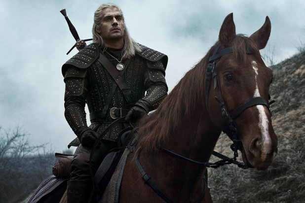 7 bí mật của witcher Henry Cavill: Mặt dày gọi liên tục cho Netflix để được casting, cứ quay phim xong là vác luôn trang phục Geralt về nhà mặc cho nó ngầu - Ảnh 1.