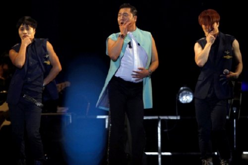 may-chu-youtube-bi--danh-sap-vi-suc-hut-cua-psy-va-gangnam-style may-chu-youtube-bi--danh-sap-vi-suc-hut-cua-psy-va-gangnam-style