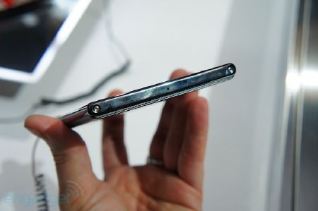 LG Optimus VU ch&iacute;nh thức l&ecirc;n kệ ở Việt Nam với gi&aacute; 13 triệu 4