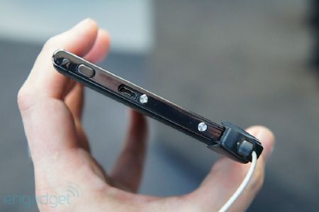 LG Optimus VU ch&iacute;nh thức l&ecirc;n kệ ở Việt Nam với gi&aacute; 13 triệu 3