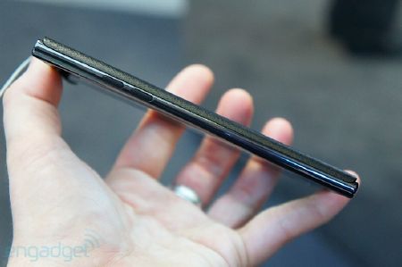 LG Optimus VU ch&iacute;nh thức l&ecirc;n kệ ở Việt Nam với gi&aacute; 13 triệu 6