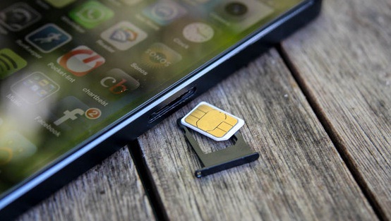 Apple được cấp phép bản quyền... khe cắm sim 2