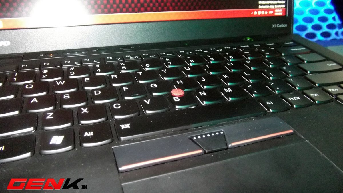 mung-thinkpad-tron-20-lenovo-tung-bung-ra-mat-san-pham-moi