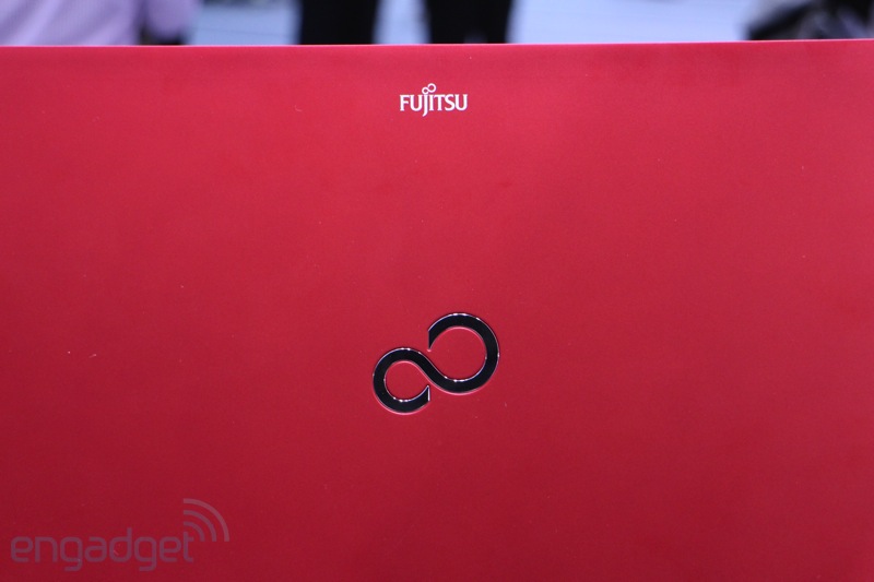 tren-tay-chiec-lifebook-uh75-dung-windows-8-cua-fuitsu