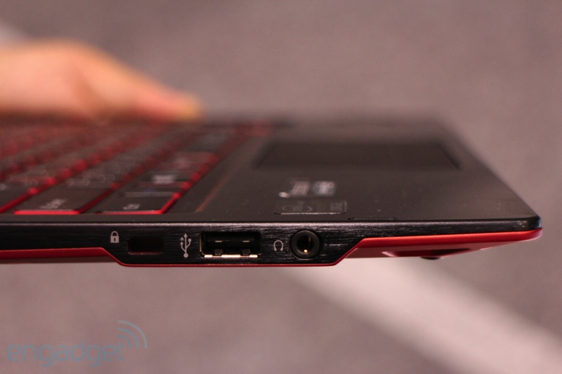 tren-tay-chiec-lifebook-uh75-dung-windows-8-cua-fuitsu