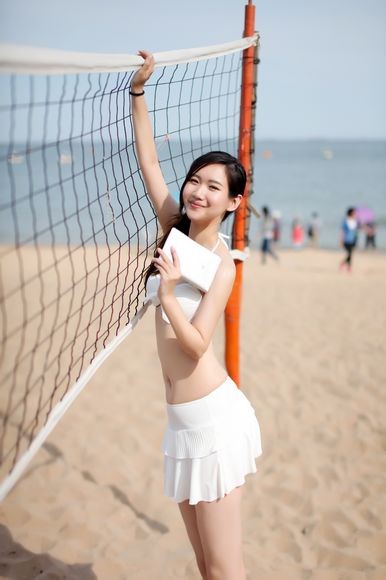 nguoi-mau-bikini-goi-cam-cung-may-tinh-bang-huawei-media-pad-7lite