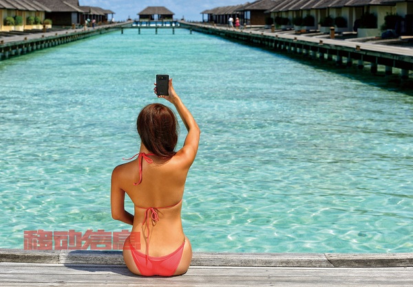 Người đẹp chân dài sở hữu gò bồng đảo cực nóng bỏng bên smartphone 5
